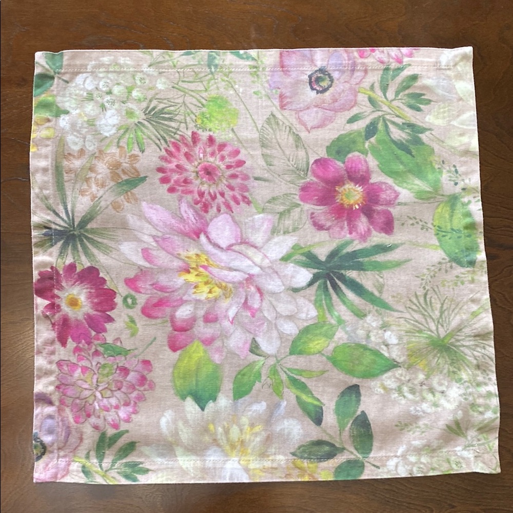 Williams Sonoma Floral Table Linens. Set of 4